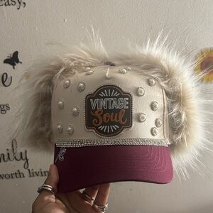 Vintage soul Hat with Fur Trim - Cream and Burgundy
